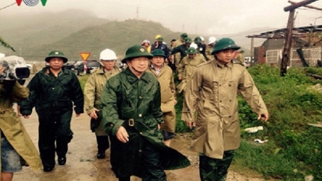 Phó Thủ tướng Trịnh Đình Dũng làm việc với tỉnh Quảng Nam và Quảng Ngãi về khắc phục thiệt hại do bão lũ gây ra