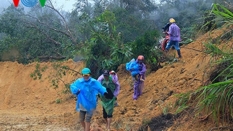 Quảng Nam sơ tán 500 hộ dân vùng nguy cơ sạt lở núi
