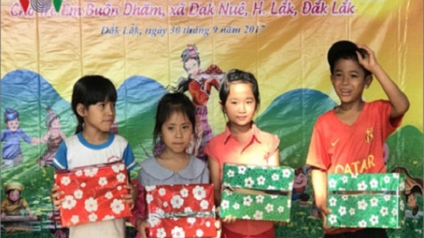 Đài TNVN Cơ quan thường trú tại Tây Nguyên tổ chức vui tết Trung cho trẻ em nghèo ở Đắc Lắc