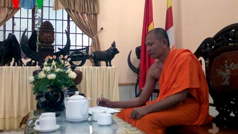 Đồng bào Khmer học tấm gương đạo đức của Bác