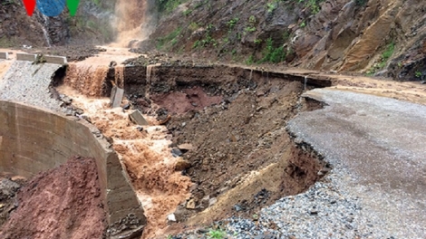 Huyện Nậm Pồ bị cô lập hoàn toàn vì mưa lớn