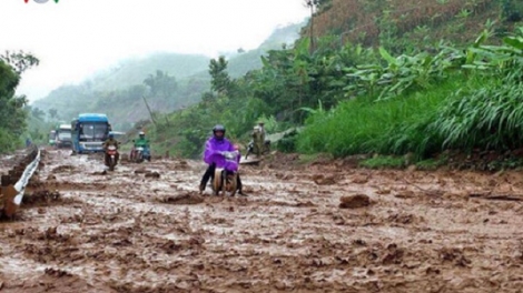 Mưa lớn gây khó khăn cho công tác khắc phục thiệt hại do lũ quét tại Sơn La
