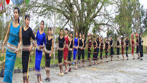 Lễ hội đường phố giới thiệu văn hóa dân tộc Xơ đăng trên cao nguyên Măng Đen