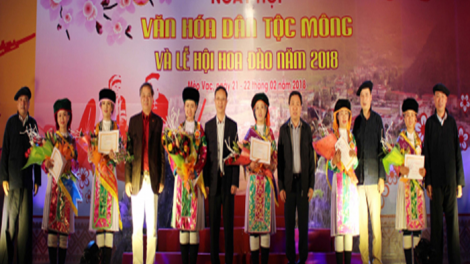 Ngày hội Văn hóa dân tộc Mông và Lễ hội Hoa Đào tại Hà Giang