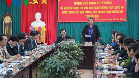 Gần 1 tỷ đồng tặng đồng bào khó khăn huyện Mường Nhé