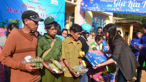 Gần 40 ngàn hộ nghèo Quảng Ngãi được nhận quà Tết