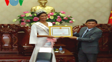 UBND tỉnh Đắk Lắk tặng bằng khen cho tân hoa hậu hoàn vũ H Hen Niê