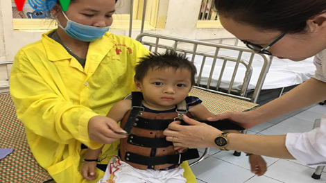 Mới 3 tuổi, bé Lò Văn Sương đã bị 4 thể lao nặng
