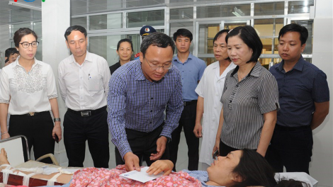 Thăm hỏi, hỗ trợ nạn nhân vụ tai nạn thảm khốc tại tỉnh Cao Bằng