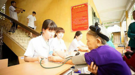 Nghệ An: cấp thuốc miễn phí cho người dân vùng cao sau lũ