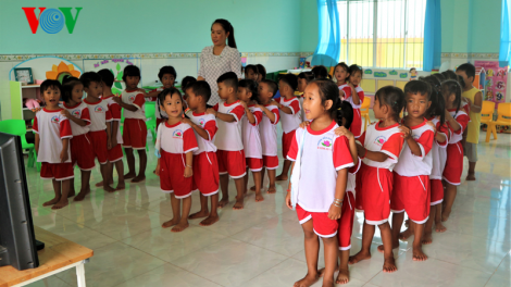 Chăm lo phát triển giáo dục vùng đồng bào dân tộc Khmer