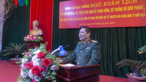 Bộ trưởng Bộ Quốc phòng Ngô Xuân Lịch thăm, chúc Tết tỉnh biên giới Lào Cai