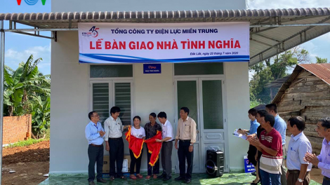 Đắk Lắk: Trao nhà tình nghĩa cho gia đình chính sách