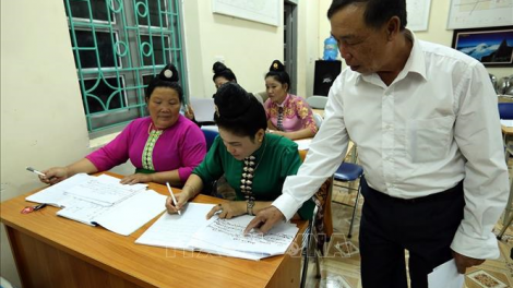 “Con tôi giờ không biết nói tiếng dân tộc mình nữa, chỉ biết nghe”