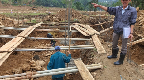 Khẩn trương dựng nhà ổn định cuộc sống cho người dân Trà Leng