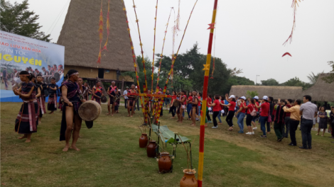 Vũ điệu Tây Nguyên tại làng văn hóa các dân tộc Việt Nam