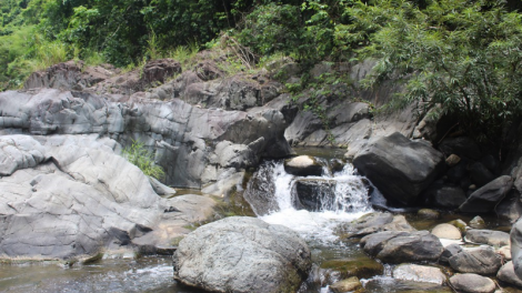 Đi tắm suối nước nóng ở Kalu