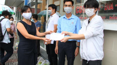Những phần quà hỗ trợ thắm đượm tình hữu nghị Việt Nam – Campuchia trong đại dịch