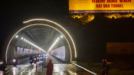 Mở cửa hầm đường bộ Hải Vân- Đường về quê giảm bớt gian truân