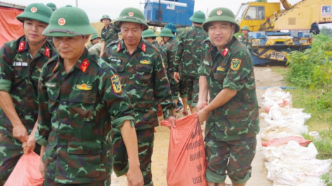Lực lượng vũ trang tăng cường khắc phục thiệt hại lũ lụt