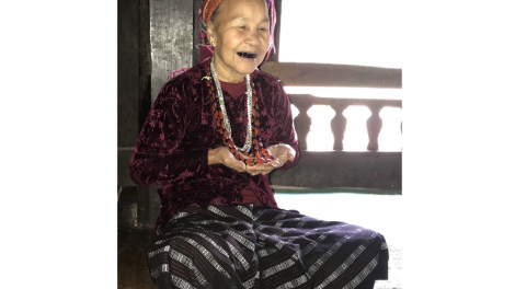 Nữ già làng kế tục sợi dây truyền thống ở Pa Tầng