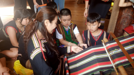 Đắk Lắk: Nhiều hoạt động trải nghiệm văn hóa dân tộc tại chỗ cho thiếu nhi