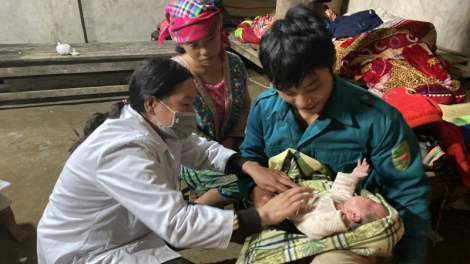 Hiểm họa từ việc sinh con tại nhà ở vùng cao Lai Châu