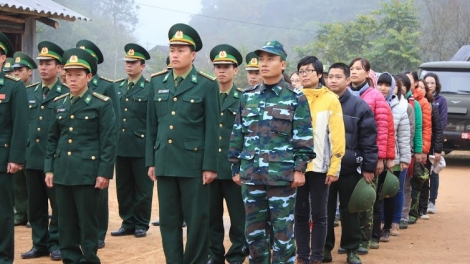 Công an Tây Giang pa choom p’rá Lào