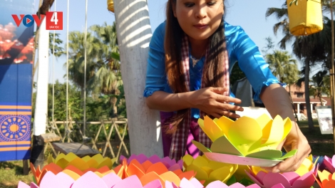 Người Khmer đua ghe Ngo vui lễ hội Ok Om Bok