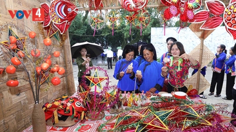 Lạng Sơn: Áo chàm nô nức xuống phố dự hội Háng Pỉnh