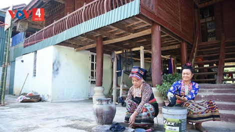  Người Lào Điện Biên giữ gìn nghề dệt thổ cẩm