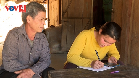 Những lá đơn xin thoát nghèo của người Mông ở Cốc Lào