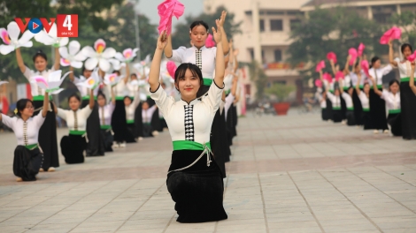 Hơn 2.000 học sinh, sinh viên Điện Biên biểu diễn dân vũ, điệu nhảy đường phố