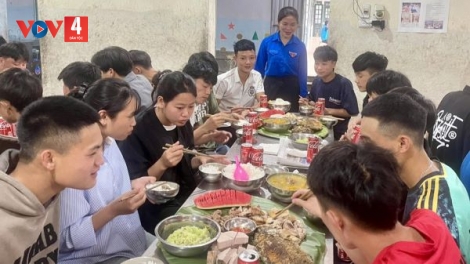 Bữa cơm yêu thương tiếp sức mùa thi ở biên giới Lai Châu
