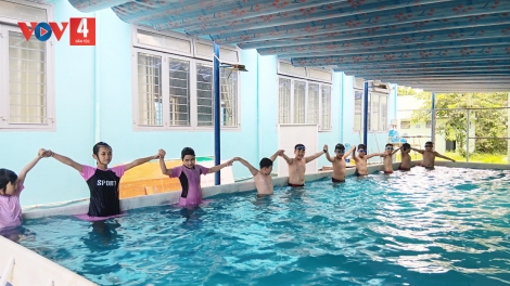 Đà Nẵng, dạy bơi miễn phí cho trẻ em nông thôn