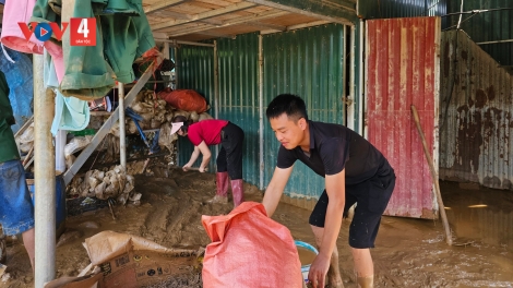 Nhiều hộ dân vùng hạ du hồ chứa nước bản Mòng trắng tay sau lũ