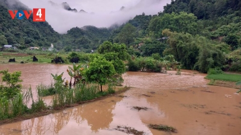 Cao Bằng: Mưa lớn gây ngập úng, ách tắc giao thông