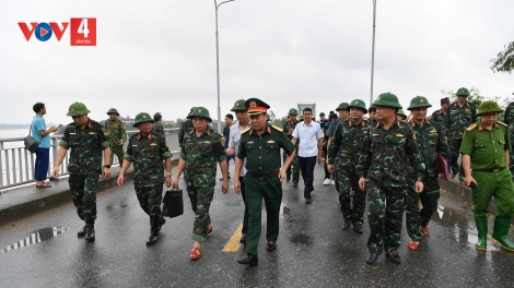 Quân đội triển khai phương án lắp cầu phao tại Phong Châu khi điều kiện cho phép