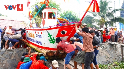 ប្រជាជនប្រកបរបរនេសាទអភិរក្សវប្បធម៌បុណ្យសុំសេចក្តីសុខ