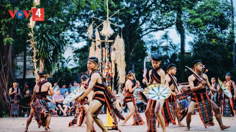BIỂU DIỄN TÂN TUNG DA DẶ 
