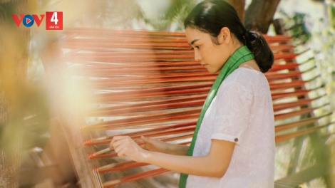 DỆT LỤA ĐÊM TRĂNG (Trên chất liệu Dân ca Chăm)