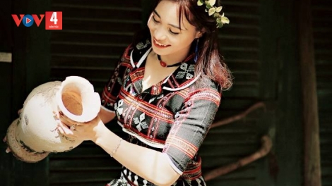 GIỌNG HÁT HAI CHỊ EM RUỘT (Dân tộc Cơ Tu, tỉnh Quảng Nam)