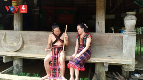 TƠ NGÔL ĐOOCH LÂNG TR’CÓO XA NUL MA NƯIH CƠ TU
