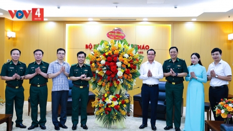 Đảng ủy, Bộ Tư lệnh Bộ đội Biên phòng chúc mừng Bộ Dân tộc và Tôn giáo nhân Ngày truyền thống