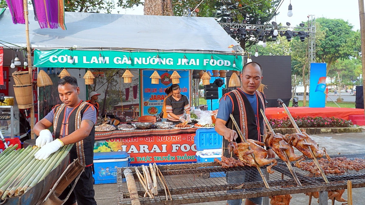 
Mơnong mơnŭ om, đing brong hơmâo prap lui kơ tuai