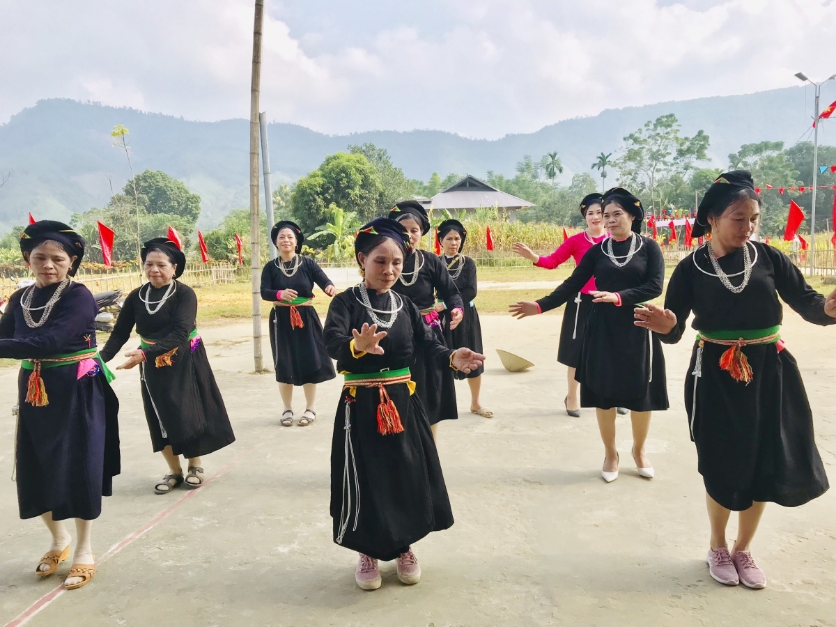 Bà con người Tày trong điệu múa truyền thống. Ảnh: vov.vn