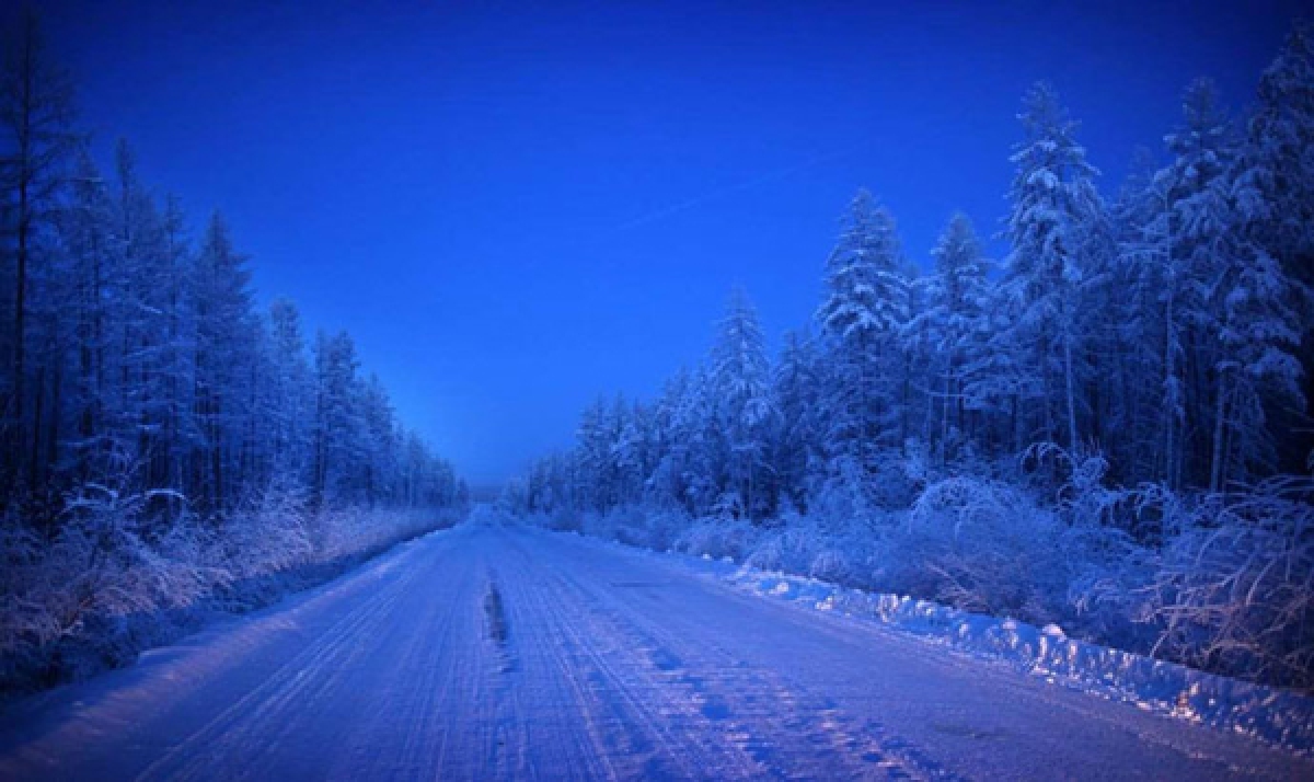 Xa lộ Kolyma, nối Oymyakon với Yakutsk (Siberia, Nga). Nhiệt độ ngoài trời vào khoảng âm 50 độ C.