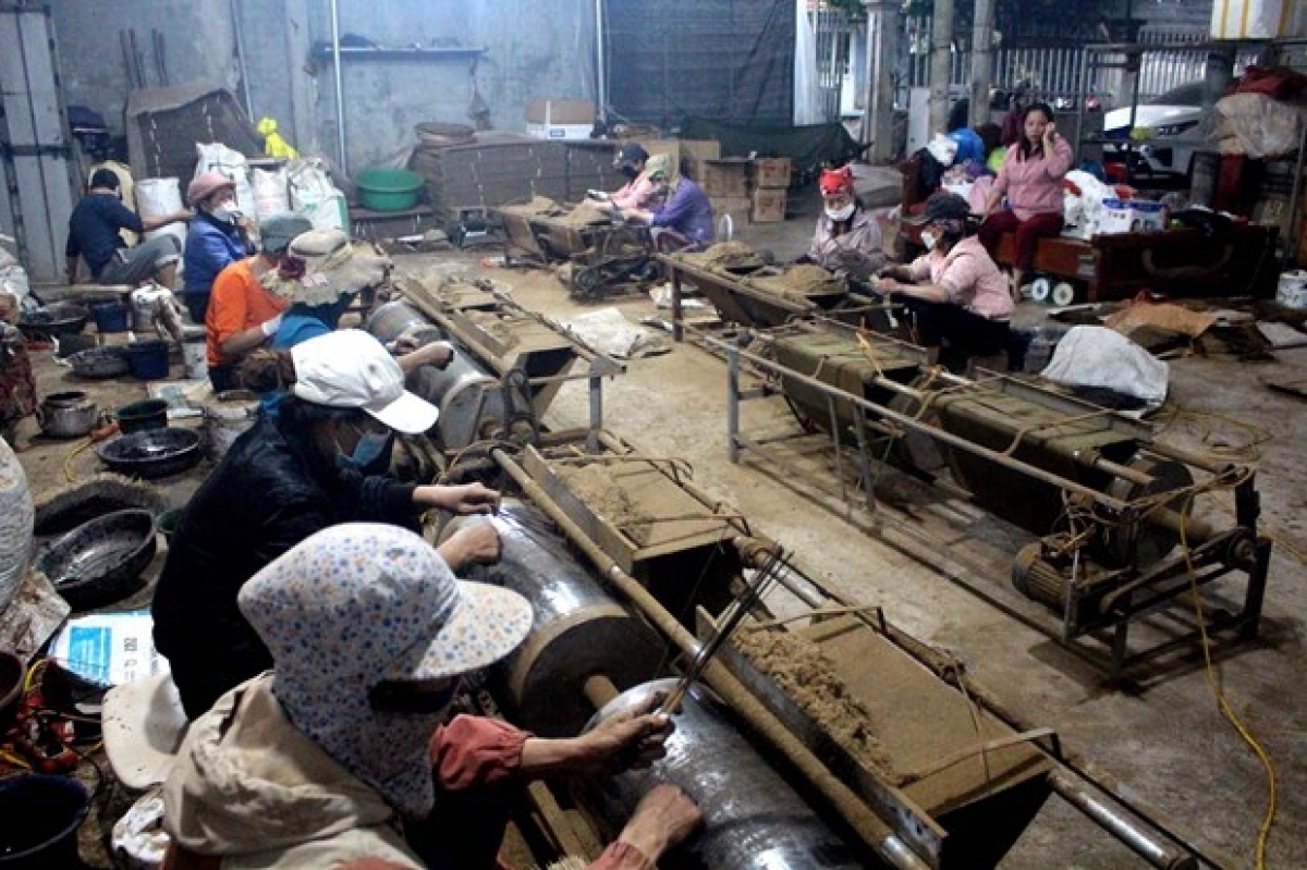 Người dân Hợp tác xã Hương bài Yên Cát gia tăng sản xuất để có nguồn hàng bán dịp tết Nguyên đán 2023.