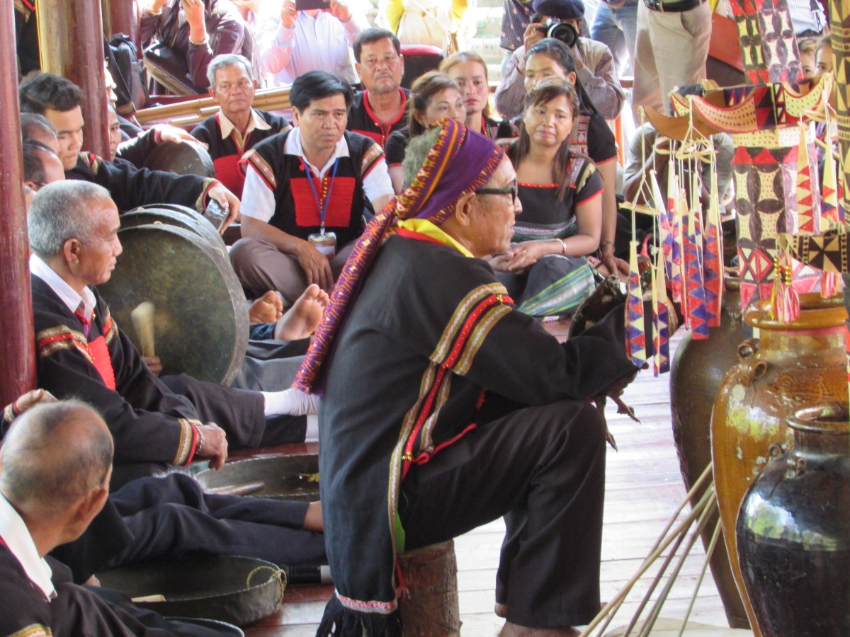 Ơi Y Mang juăt nao tơl plơi pla kiăng pơtô pơblang djă pioh gru grua yôm phara mơng djuai ania Êđê, Sêdang