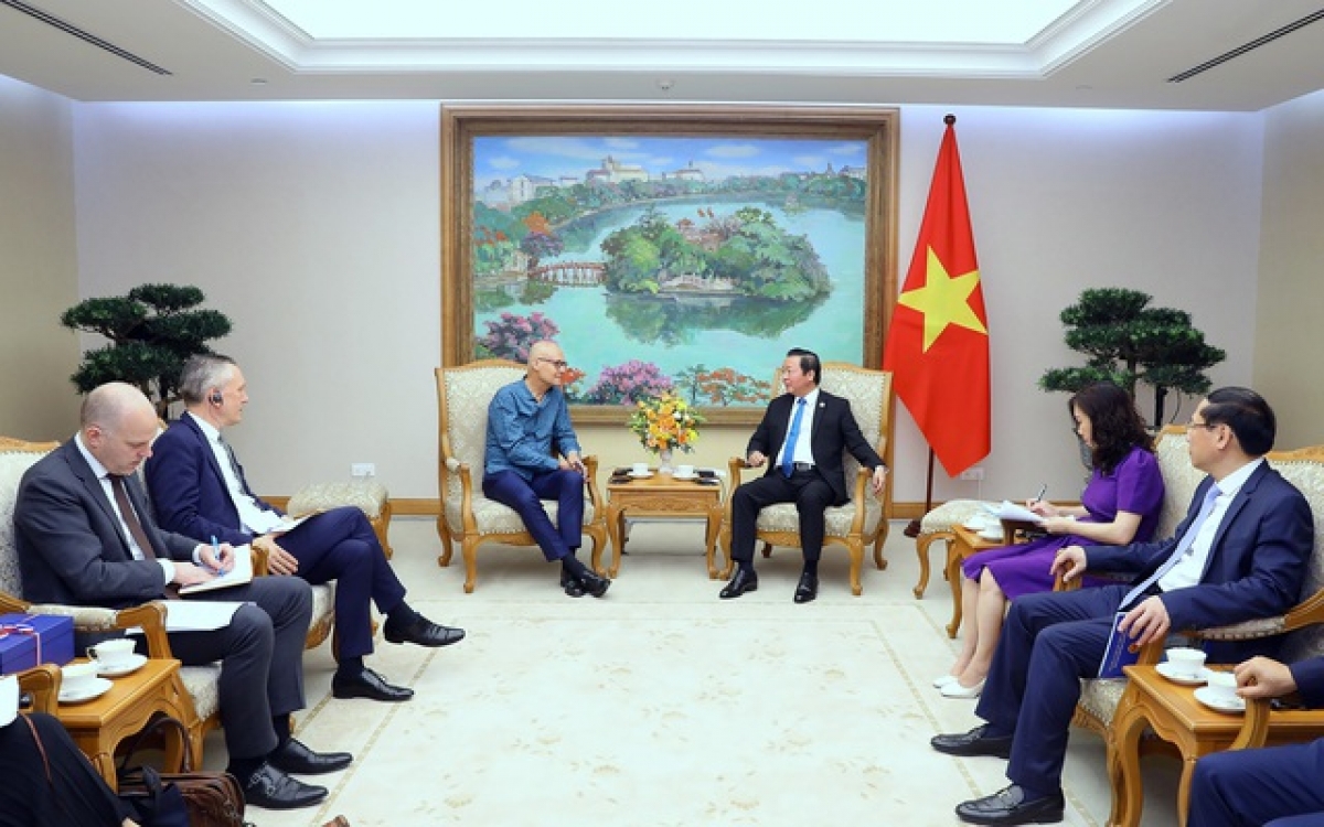 Phó Thủ tướng ồng Trần Hồng Hà wă Đại sứ lơgar Hà Lan tàm lơgar Việt Nam